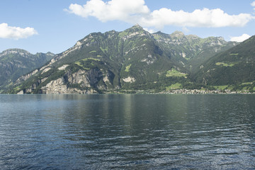 Obraz premium Dorf Flüelen am Vierwaldstättersee, Uri, Schweiz