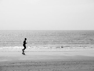 Fototapeta na wymiar silhouette of a runner man running on the beach