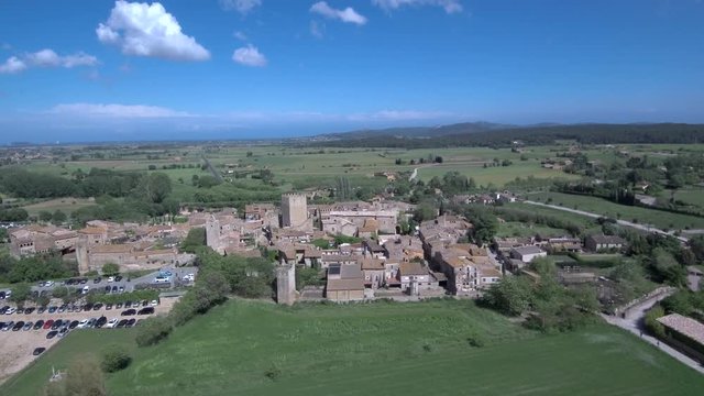 Drone en Peratallada, pueblo de Gerona (Cataluña, España) Video aereo con Dron