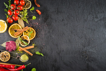 Obraz na płótnie Canvas Differen vegetables food ingredients and spices on black background