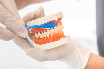 Fototapeta na wymiar Zahnarzt - Zahnprothese