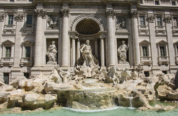 Fototapeta na wymiar Trevi Fountain (Fontana di Trevi) in Rome, Italy