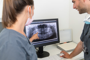 Röntgenbild beim Zahnarzt