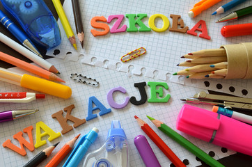 Zakończenie roku szkolnego, przybory szkolne © Pio Si