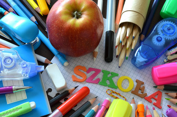 Zakończenie roku szkolnego, przybory szkolne © Pio Si