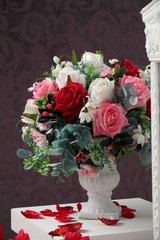 Vase of flowers./Vase of flowers.