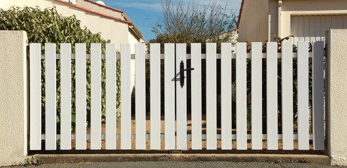 Portail en PVC d'une maison