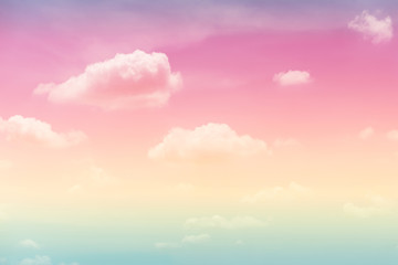 Naklejki  słońce i chmura w tle w pastelowym kolorze