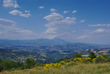 Fototapeta na wymiar Paesaggio visto dal monte