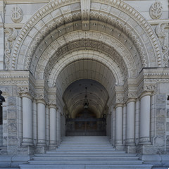 Fototapeta premium View of entrance to British Columbia Parliament Buildings, Victoria, Vancouver Island, British Columbia, Canada