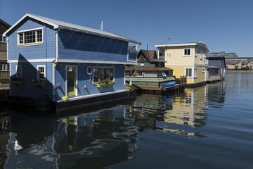 Fototapeta na wymiar Colorful houseboats, Fisherman's Wharf, Inner Harbour, Victoria, Vancouver Island, British Columbia, Canada