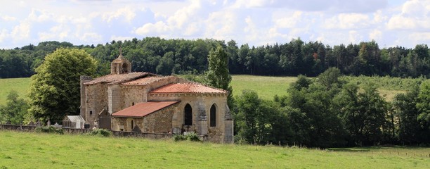 chapelle romane en Auvergne