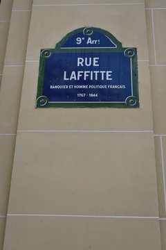Rue Laffitte. Plaque de nom de rue.