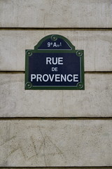Rue de Provence. Plaque de nom de rue.
