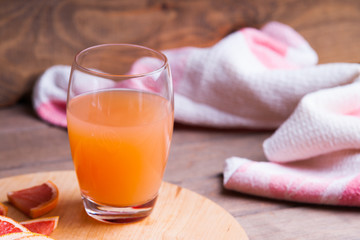 Grapefruit juice and grapefruit slice 