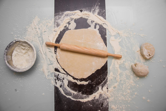 pizza dough and rolling pin