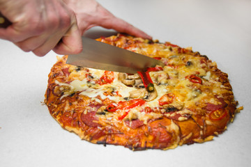 cuts pepperoni pizza