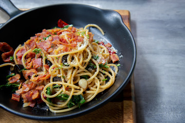Dried Chilli and Bacon Spaghetti