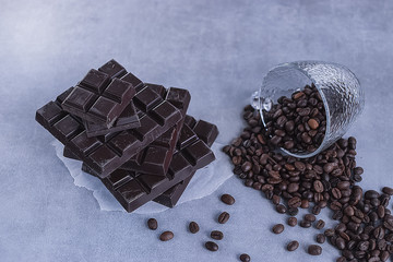 Organic chocolate with the aroma of coffee. Handmade.