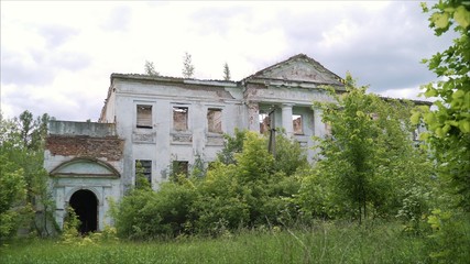 Fototapeta na wymiar Destroyed the Golitsyn estate. The ruins of the 18th century. The old buildings are ruins.
