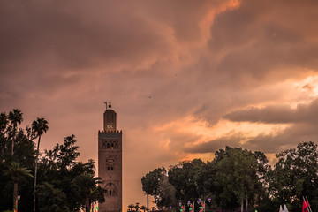 Mezquita de Marrakech atardecer