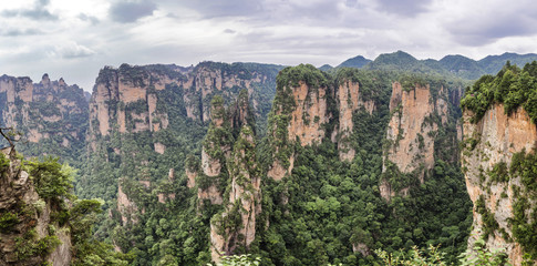 Fototapeta na wymiar Panorama: Yuanjiajie Scenic Area, Wulingyuan, Zhangjiajie National Forest Park, Hunan Province, China, Asia