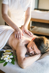 Obraz na płótnie Canvas Female message therapist giving a massage at a spa