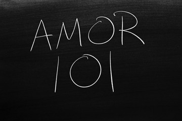 The words Amor 101 on a blackboard in chalk.  Translation: Love 101