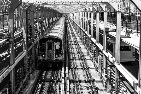 Commuting in Black and White