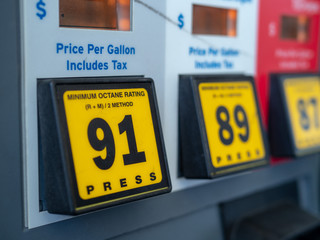 Self-serve gas station fuel options with 91 octane mainly featured - obrazy, fototapety, plakaty