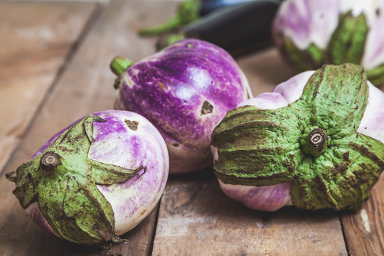 Several ripe eggplant varieties of bumbo lie on boards