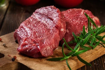 Photo sur Plexiglas Steakhouse Fresh raw beef steak sirloin with rosemary