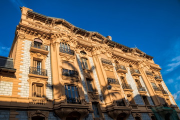 Fototapeta premium Nizza, Altbau im Abendlicht