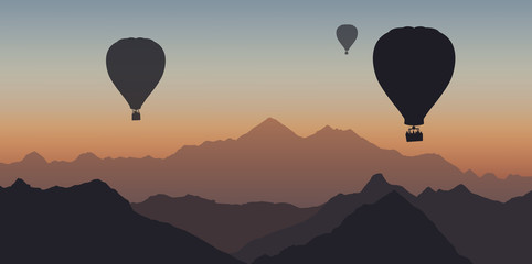 Naklejka premium Balon na ogrzane powietrze - góra - Everest - ucieczka - wolność - spokój - zachód słońca - cisza