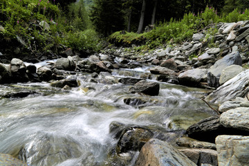 Ruscello in montagna