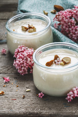 Petit Pot de Crème Végétarienne au Lait D'amandes