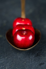 kırmızı ve tatlı kiraz