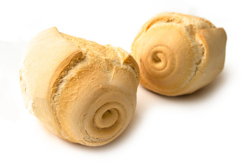 Pane al latte isolato su fondo bianco