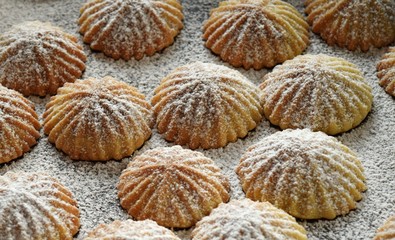 Maamouls, pâtisserie du Moyen-Orient, truffée de pistaches, de noix ou de dates et servie traditionellement pour pâques