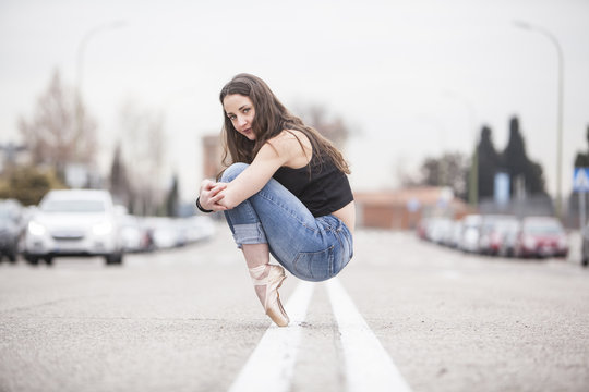 woman dancer on ballet tips 05