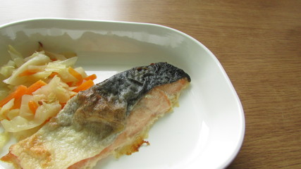 病院食　入院食　鮭のムニエル　温野菜の付け合せ　単品　少量