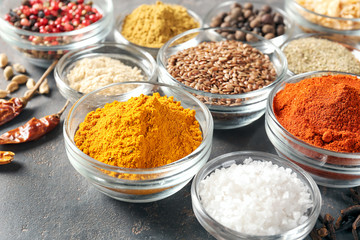 Obraz na płótnie Canvas Bowls with various spices on table