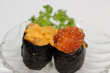 雲丹の軍艦巻きといくらの軍艦巻き