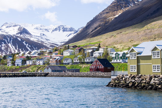 Urlaub in Island, Rundtrip Ringstraße:  Siglufjörður Hafen mit Boot