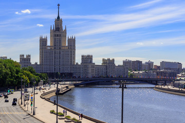 Fototapeta na wymiar View of Bolshoy Ustyinskiy bridge on a background of skyscraper on Kotelnicheskaya embankment on a sunny summer morning
