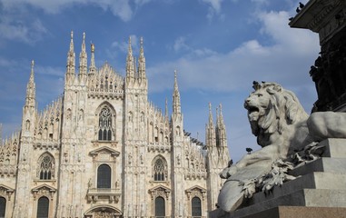 Fototapeta na wymiar Piazza Duomo a Milano