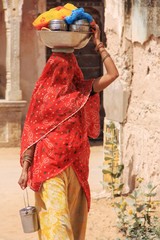 Fototapeta na wymiar Femme du Rajasthan en Inde du Nord, aussi appelée 