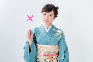 お辞儀する着物姿の女性 Wall Mural Wallpaper Murals Buritora