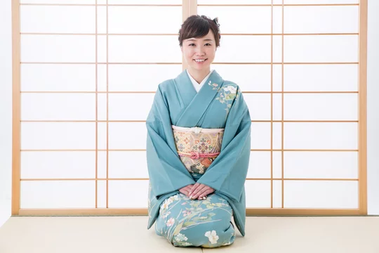 正座する着物姿の女性 Stock Photo Adobe Stock 正座する着物姿の女性 Stock Photo Adobe Stock
