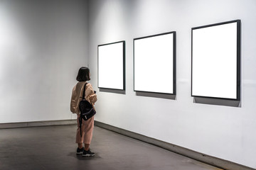 woman waching  in the gallery
